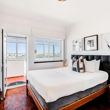 Appartamento Sunny 3bdr Flat In By Lovelystay